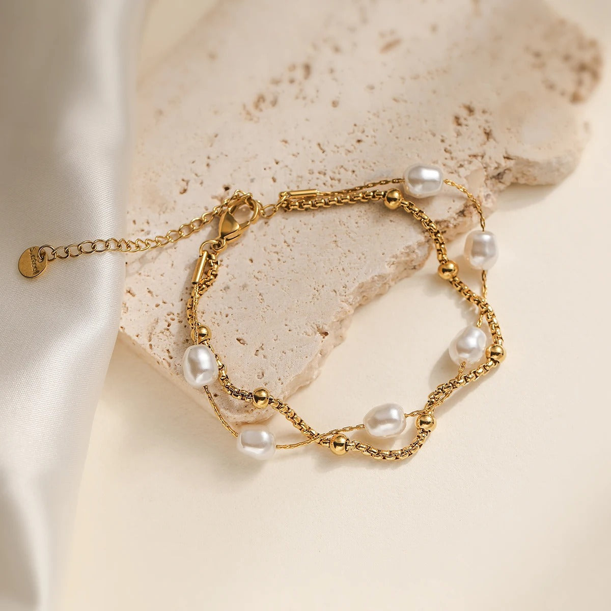 CLAIRE ARMBAND